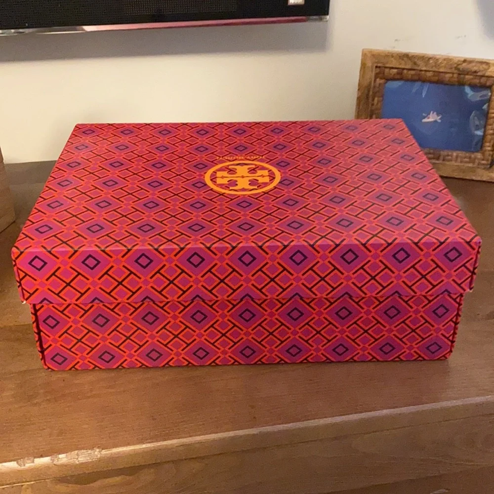 Tori Burch box - Picture 5 of 9